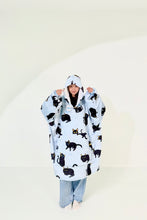 Load image into Gallery viewer, Blue Cat Deely
