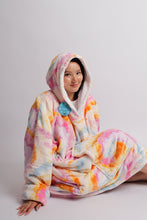 Load image into Gallery viewer, Tie dyed orange
